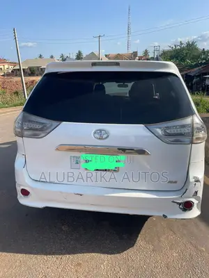 Toyota Sienna 2013 White
