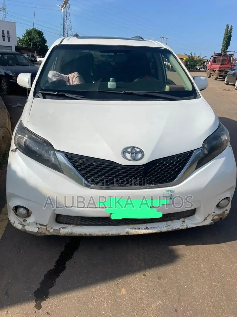 Toyota Sienna 2013 White
