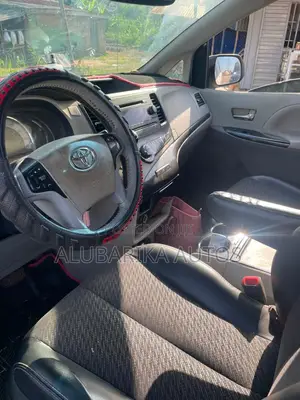 Toyota Sienna 2013 White
