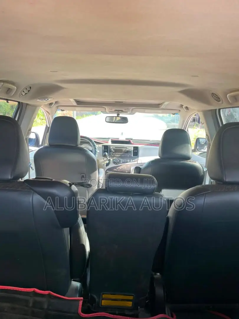 Toyota Sienna 2013 White