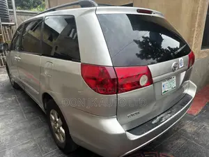 Toyota Sienna XLE AWD 2005 Silver
