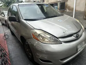 Toyota Sienna XLE AWD 2005 Silver