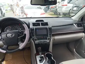 Toyota Camry XLE 4dr Sedan (2.5L 4cyl 6A) 2014 Silver