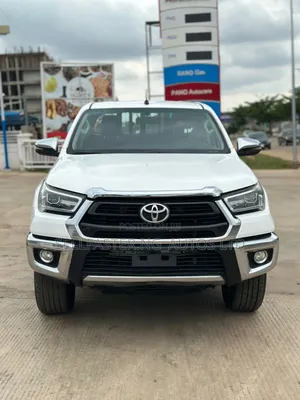 Toyota Hilux 2021 White