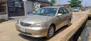 Toyota Camry LE 4dr Sedan (2.4L 4cyl 5A) 2005 Beige