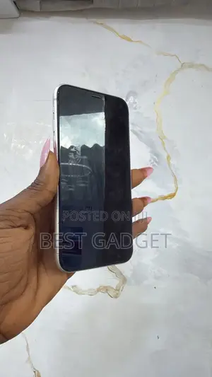 Apple iPhone XR 64 GB White