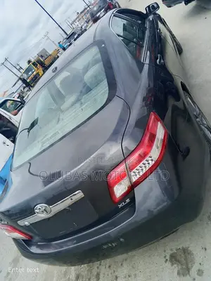 Toyota Camry XLE 4dr Sedan (2.5L 4cyl 6A) 2011 Gray