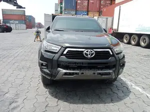 New Toyota Hilux 2025 Black