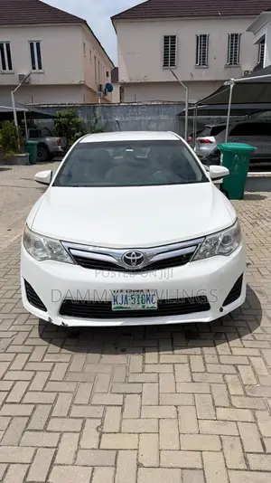 Toyota Camry LE 4dr Sedan (2.5L 4cyl 6A) 2014 White