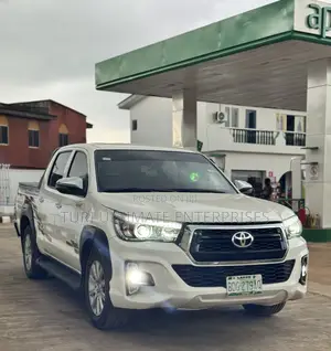 Toyota Hilux 2.0 VVT-i SRX 2011 White
