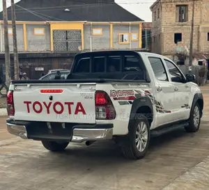 Toyota Hilux 2.0 VVT-i SRX 2011 White