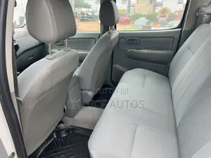 Toyota Hilux 2012 White
