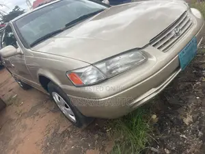 Toyota Camry 2001 Gold