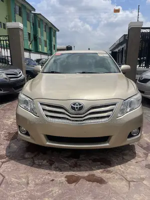 Toyota Camry XLE V6 4dr Sedan (3.5L 6cyl 6AM) 2009 Gold