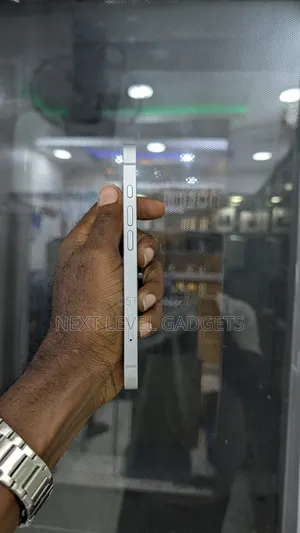 Apple iPhone 16e 128 GB White