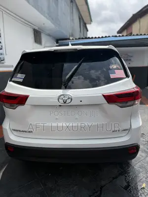 Toyota Highlander XLE 4x4 V6 (3.5L 6cyl 8A) 2017 White