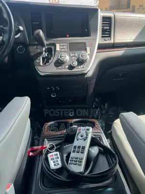 Toyota Sienna 2015 Black