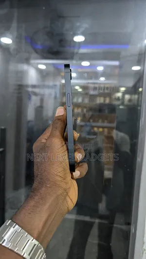 Apple iPhone 16e 128 GB Black
