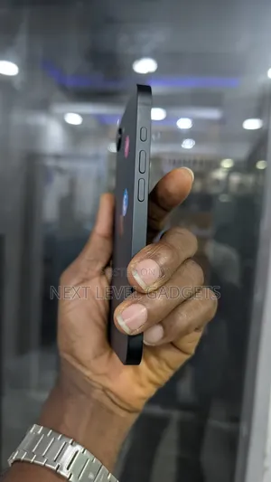 Apple iPhone 16e 128 GB Black