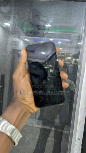 Apple iPhone 16e 128 GB Black