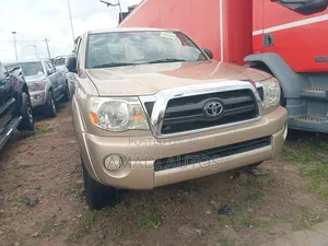 Toyota Tacoma 2013 Gold