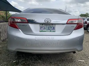 Toyota Camry LE 4dr Sedan (2.5L 4cyl 6A) 2012 Silver
