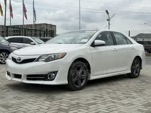 Toyota Camry SE 4dr Sedan (2.5L 4cyl 6A) 2014 White