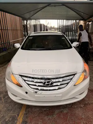 Hyundai Sonata Limited 2.0T Sedan (2.0L 4cyl 6A) 2013 White