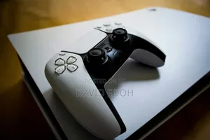 Playstation 5 + 2 Controllers