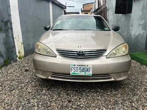 Toyota Camry LE 4dr Sedan (2.4L 4cyl 5A) 2005 Gold