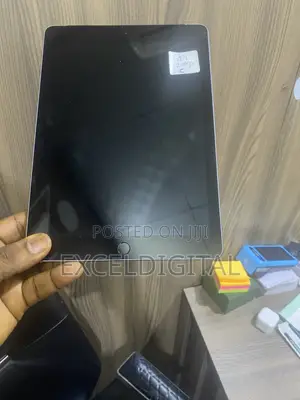 Apple iPad 9.7 128 GB Gray