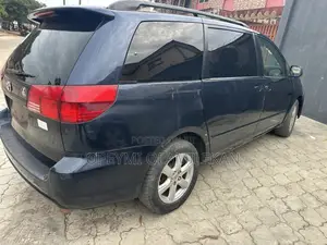Toyota Sienna LE AWD (3.3L V6 5A) 2004 Blue