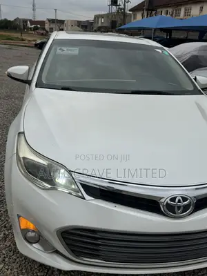 Toyota Avalon XLE Premium Sedan FWD (3.5L 6cyl 6A) 2013 White