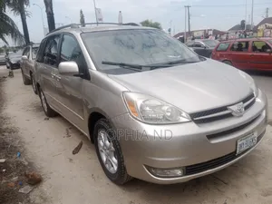 Toyota Sienna 2004 Gold