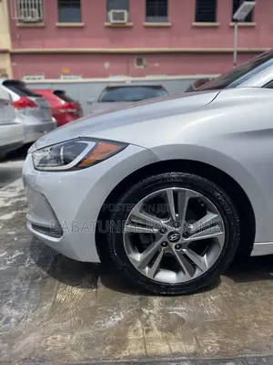 Hyundai Elantra 2018 Silver