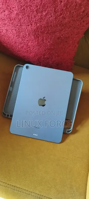 Apple iPad Air (2022) 64 GB Blue