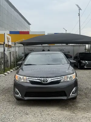 Toyota Camry XLE V6 4dr Sedan (3.5L 6cyl 6A) 2013 Gray