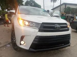 Toyota Highlander SE 2019 White