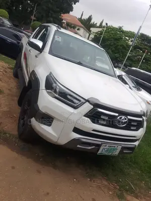 Toyota Hilux 2009 White