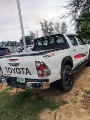 Toyota Hilux 2009 White