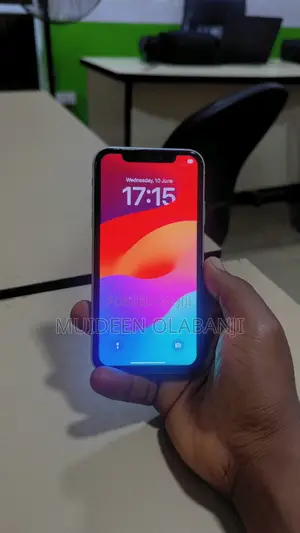 Apple iPhone XR 64 GB White
