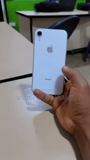 Apple iPhone XR 64 GB White