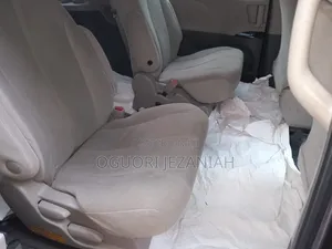 Toyota Sienna LE AWD 7-Passenger 2013 Gray