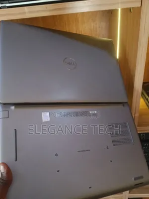 Laptop Dell Precision 3561 16GB Intel Core i7 SSD 512GB