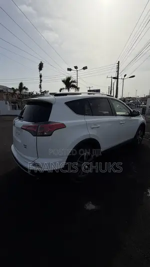 Toyota RAV4 XLE AWD (2.5L 4cyl 6A) 2016 White