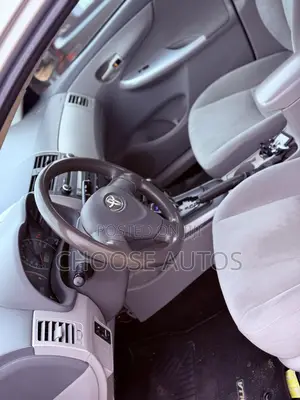 Toyota Corolla LE 4dr Sedan (1.8L 4cyl 4A) 2010 Silver