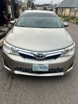 Toyota Camry LE 2025 Gold