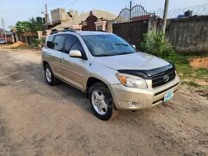 Toyota RAV4 2009 Gold