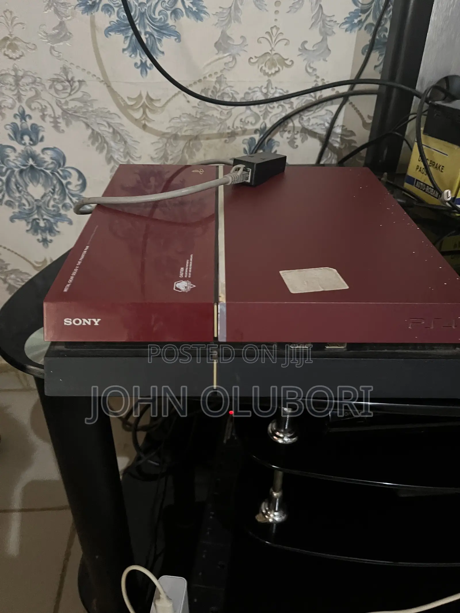 Ps4 Console (Hacked)With 1 Controller