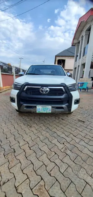 Toyota Hilux 2010 White